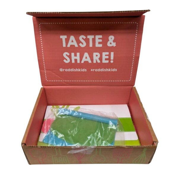 Raddish Kids Spring Picnic Bench Scraper Set Aqua Green Plastic Recipes Patch - Picture 1 of 11